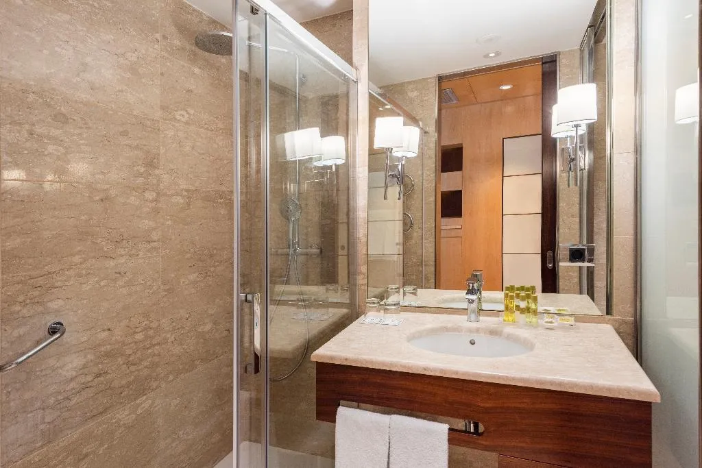 Double or Twin STANDARD Room, Eurostars Gran Valencia, Valencia