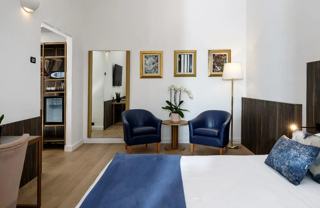 SUITE CAPACITY 3 Room, Grand Hotel Tiberio, Rome