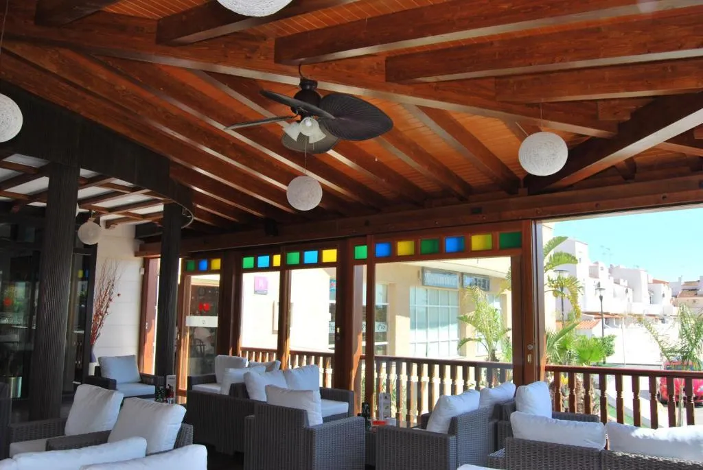 Bar, Destino De Sol De Los Alcazares, Costa Blanca