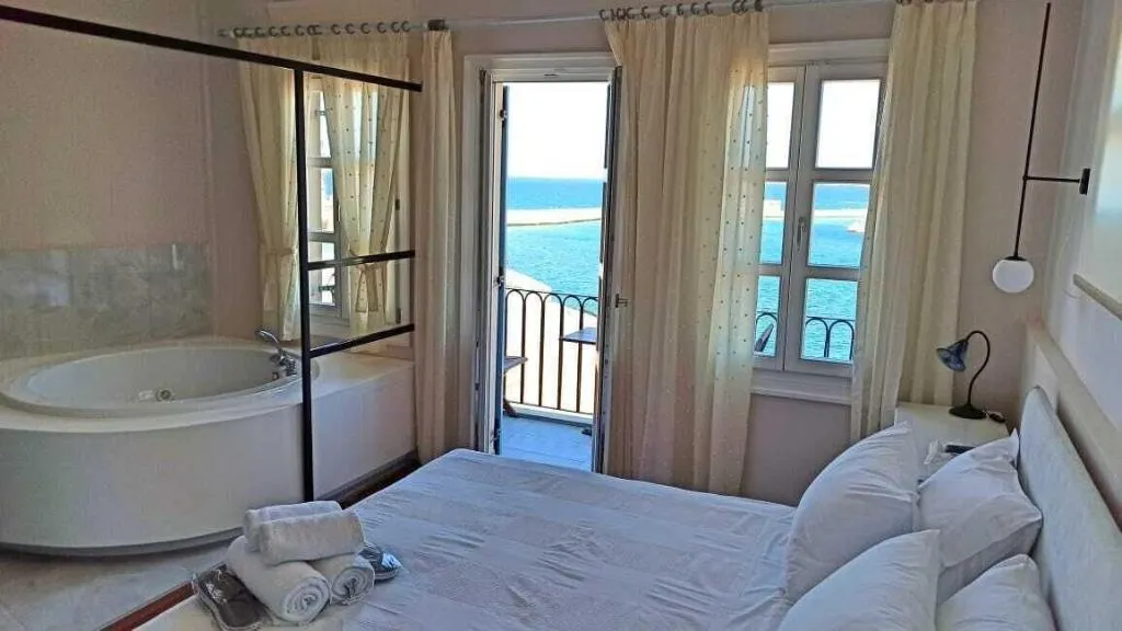 Room, Amphora, Crete