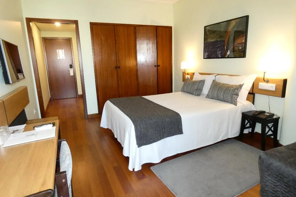 FAMILY ROOM CITY VIEW Room, Dorma Praia Golfe, Porto