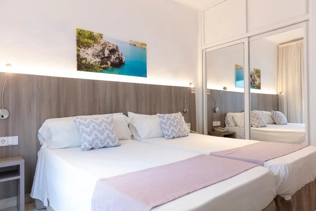Double or Twin SIDE SEA VIEW Room, Club S'Illot, Majorca