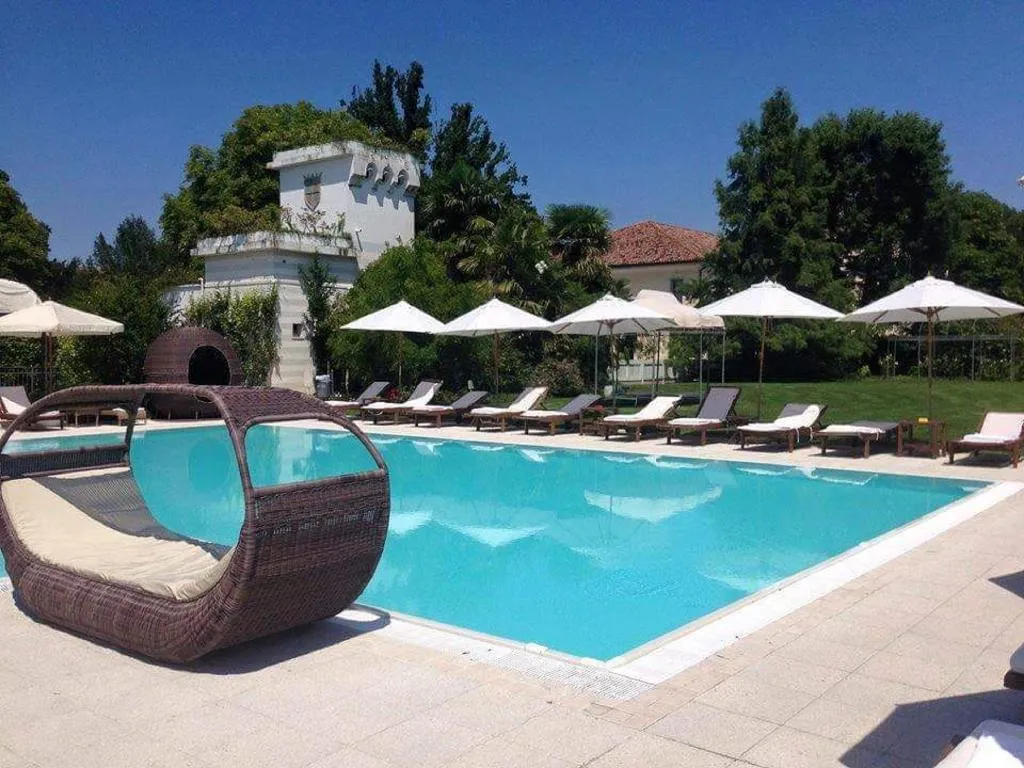 Pool, Villa Foscarini Cornaro, Venice