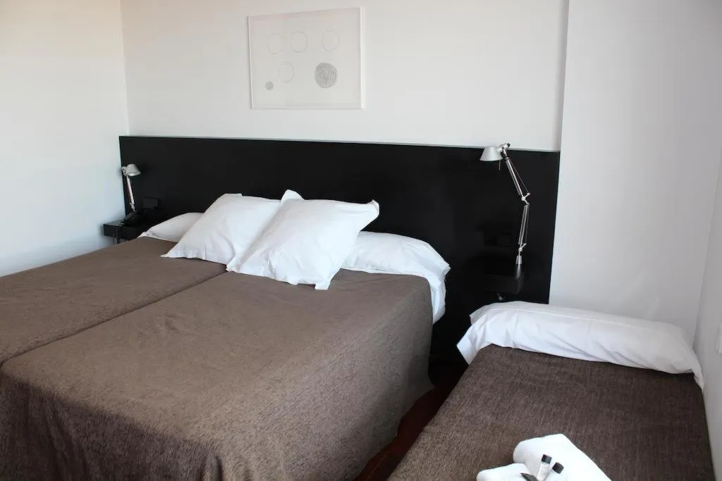 TRIPLE STANDARD Room, Hotel Atarazanas, Valencia