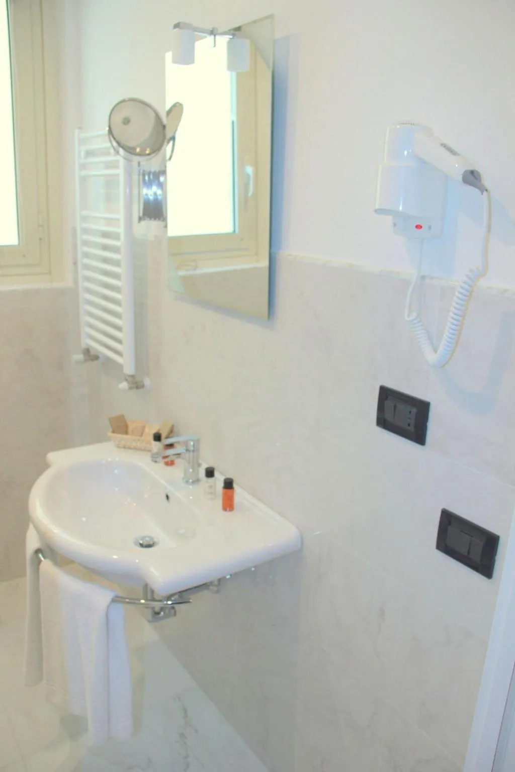 Room, Luxor Florence, Florence