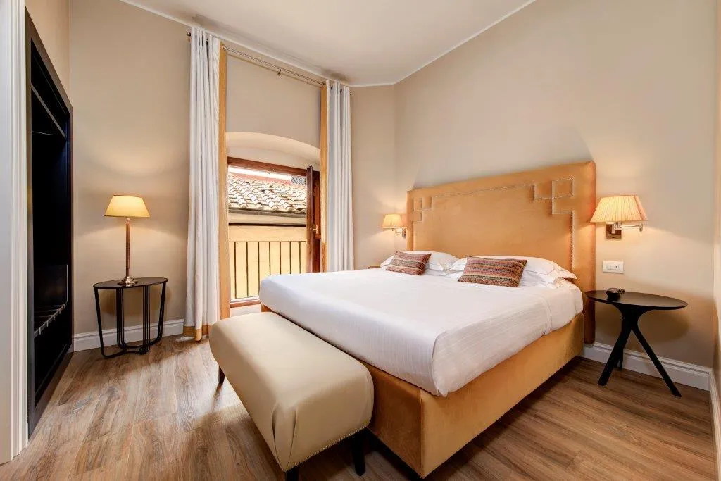 JUNIOR SUITE STANDARD Room, Grand Hotel Cavour, Florence
