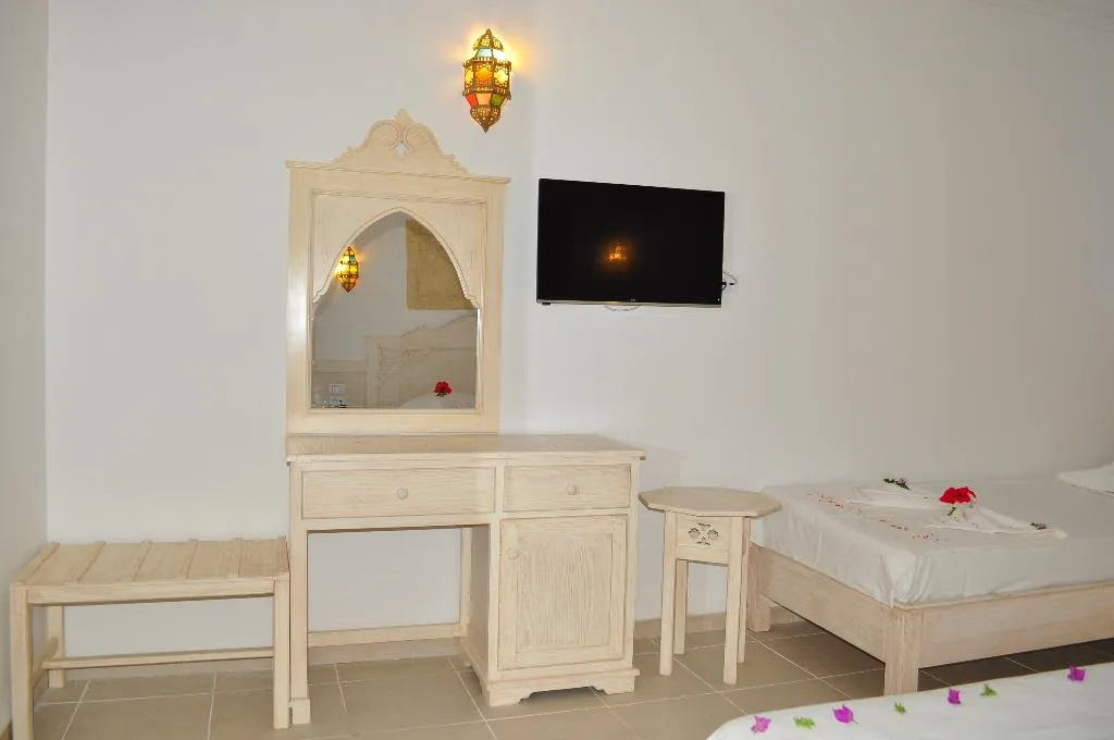 Room, Zodiac, Tunisia