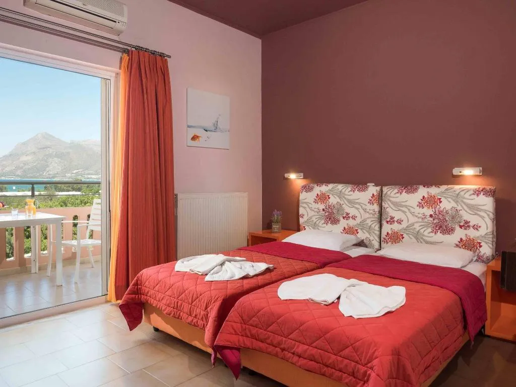 Room, Petritos Rooms And Studios, Crete