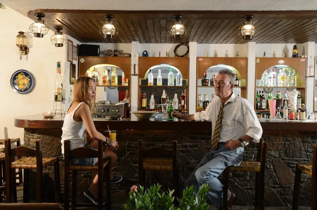 Bar, Melpo, Crete