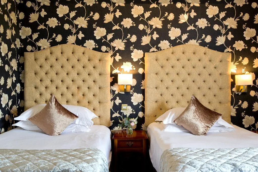 TWIN STANDARD Room, Fitzpatrick Castle, Dublin