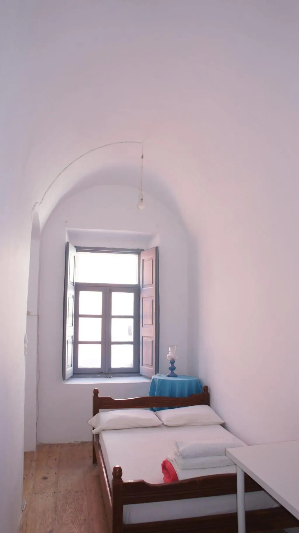Room, Marcos Rooms, Santorini