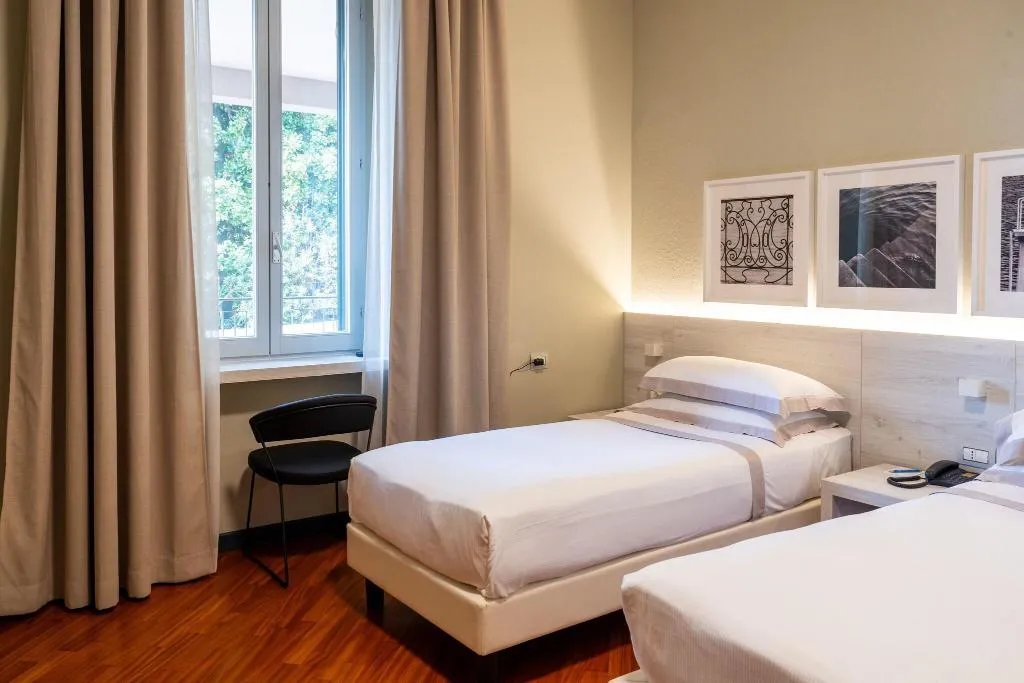TRIPLE KING SIZE BED Room, Albergo Centrale, Milan