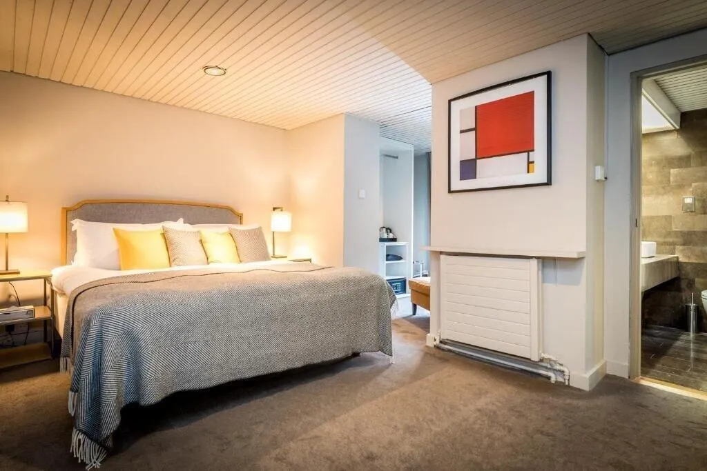 Room, Number 31, Dublin