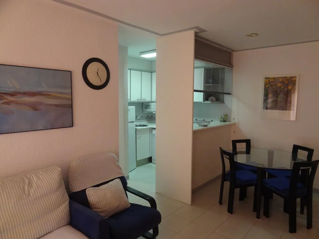 APARTMENT CAPACITY 6 THREE BEDROOM Room, Blaumar 2D, Costa Brava