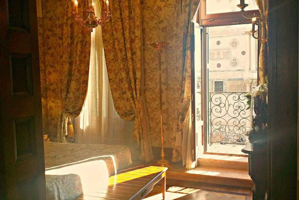 Double or Twin SUPERIOR WITH VIEWS Room, Bellevue Luxury Rooms - San Marco Luxury, Venice