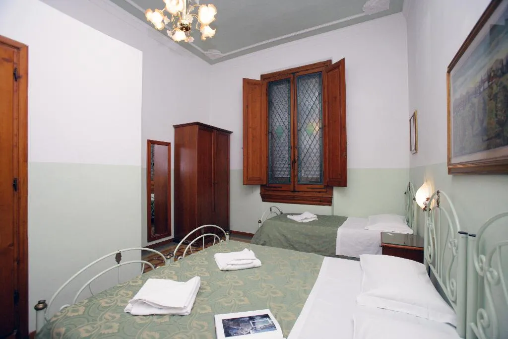 TRIPLE CLASSIC Room, Desiree, Florence