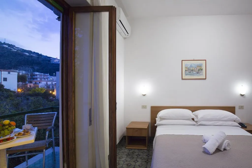 Double or Twin STANDARD Room, Hotel Angelina, Naples