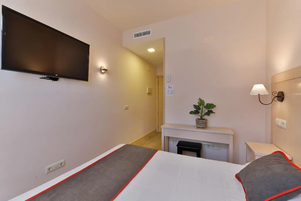 DOUBLE STANDARD Room, OYO Hostal La Chata, Madrid