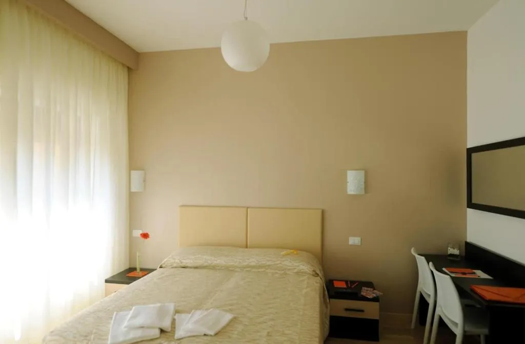 Room, Honey Rooms, Rome