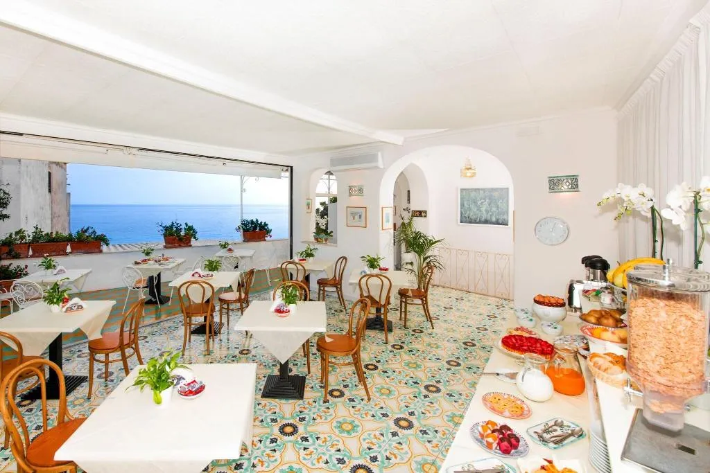 QUADRUPLE SUPERIOR SEA FRONT Room, Pensione Casa Guadagno, Naples