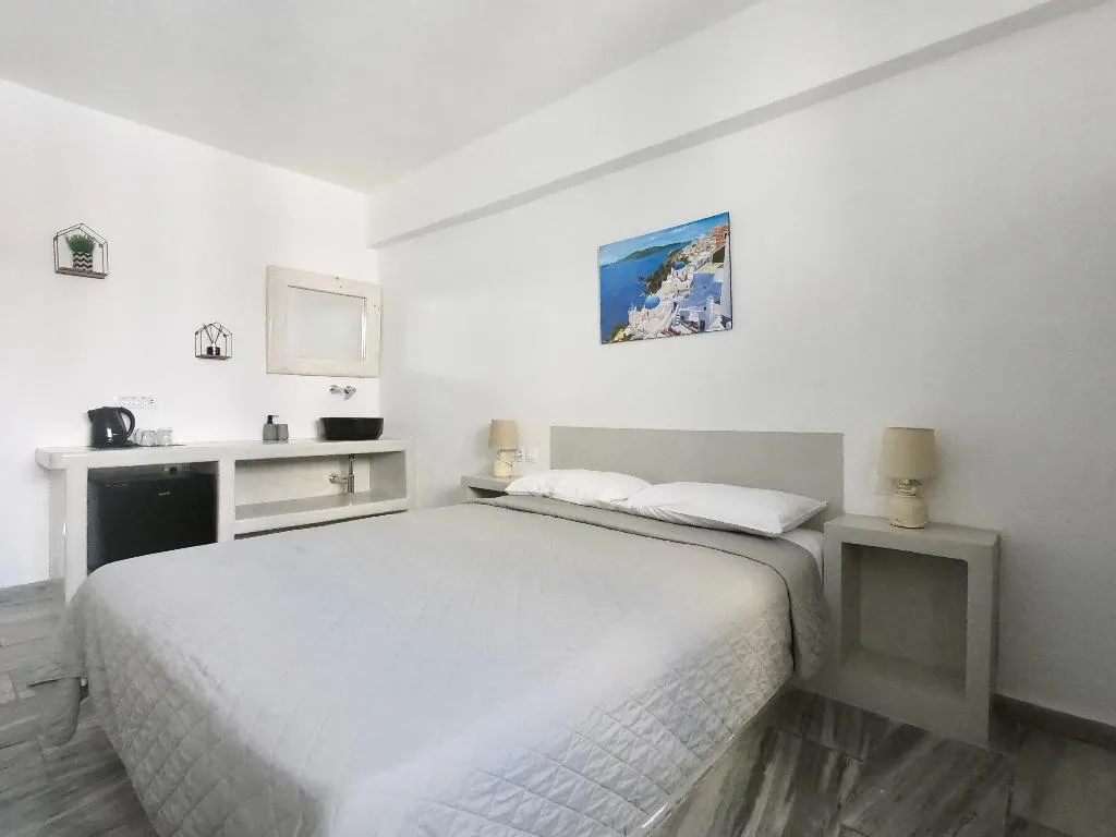 Room CAPACITY 3 Room, Anny Studios Perissa Beach, Santorini