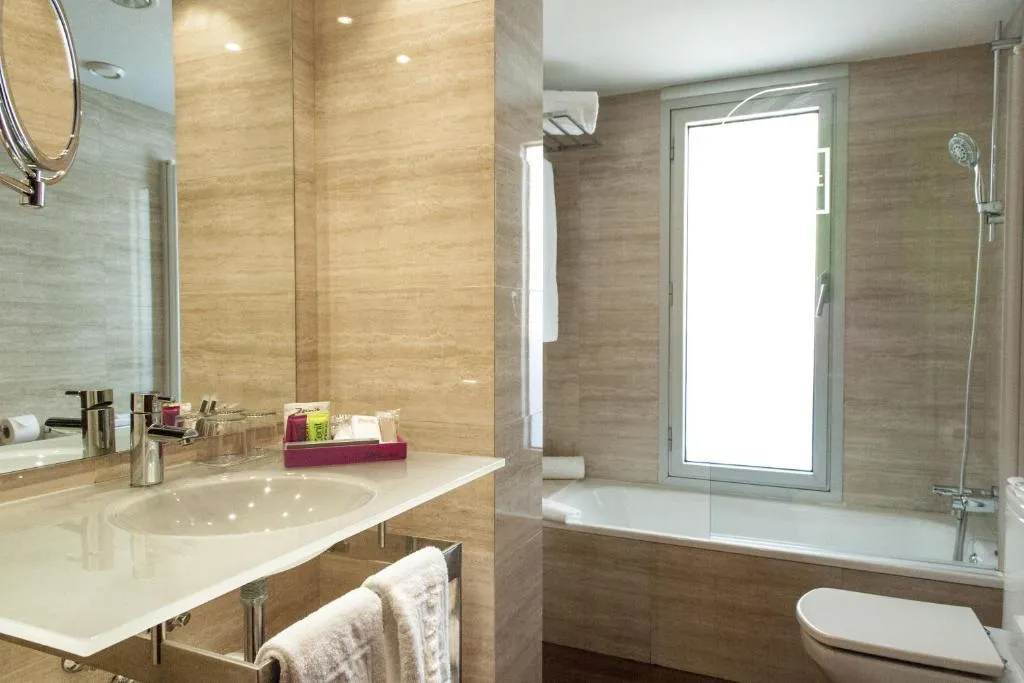 DOUBLE WITH TERRACE Room, Zenit Barcelona, Barcelona