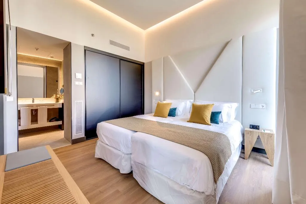 JUNIOR SUITE WITH TERRACE Room, Occidental Diagonal 414, Barcelona