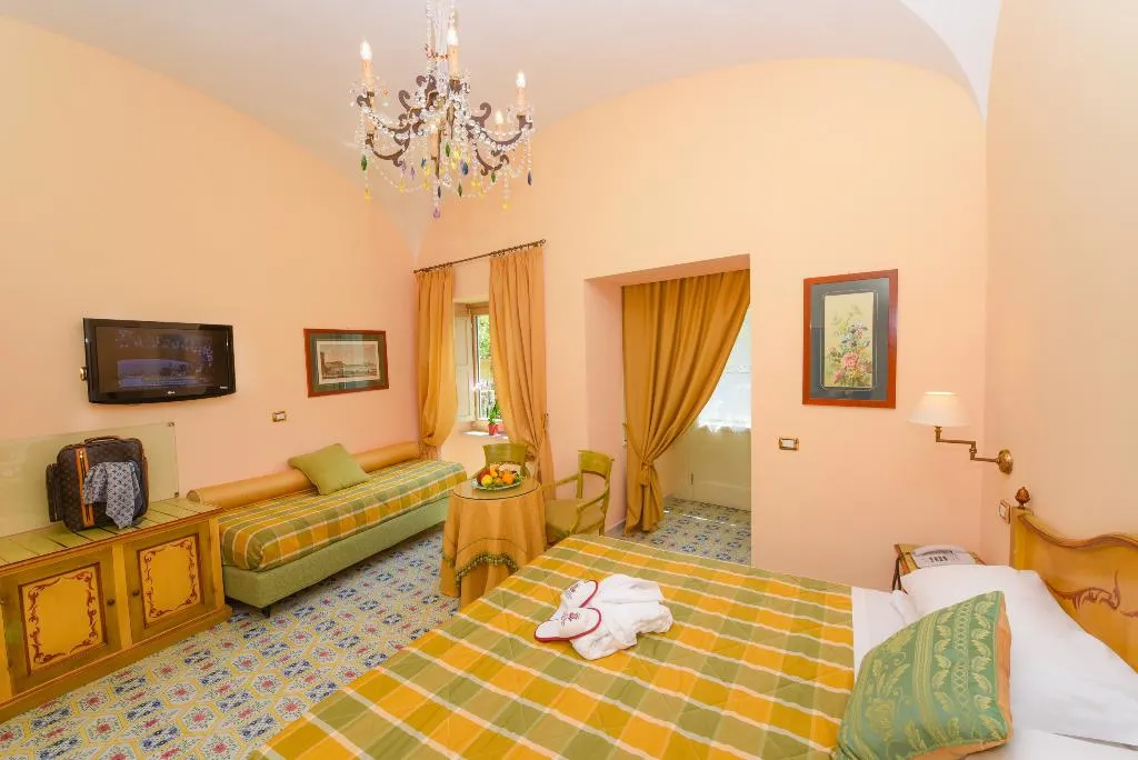 TRIPLE WITH BALCONY Room, Antiche Mura, Naples