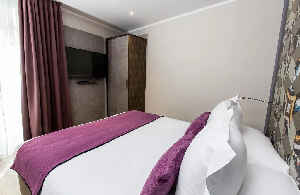 SUITE CAPACITY 3 Room, Leonardo Boutique Hotel Barcelona Sagrada Familia, Barcelona