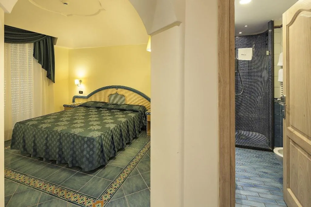 DOUBLE SINGLE USE CLASSIC Room, Sorriso Thermae Resort & Spa, Naples