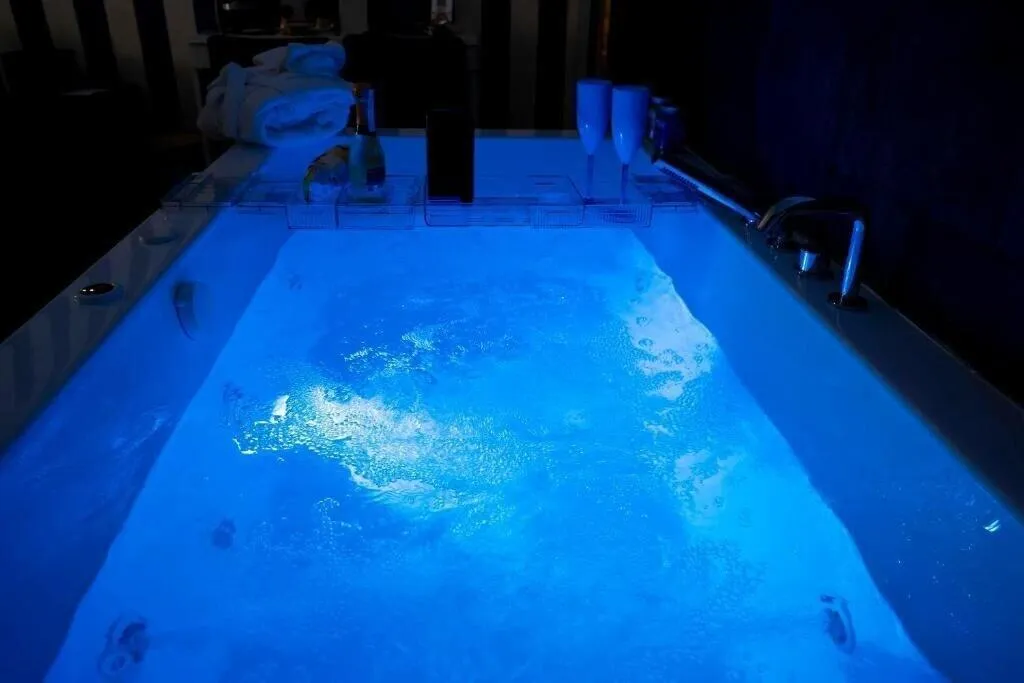 Room, Yacht Club Angioino, Naples