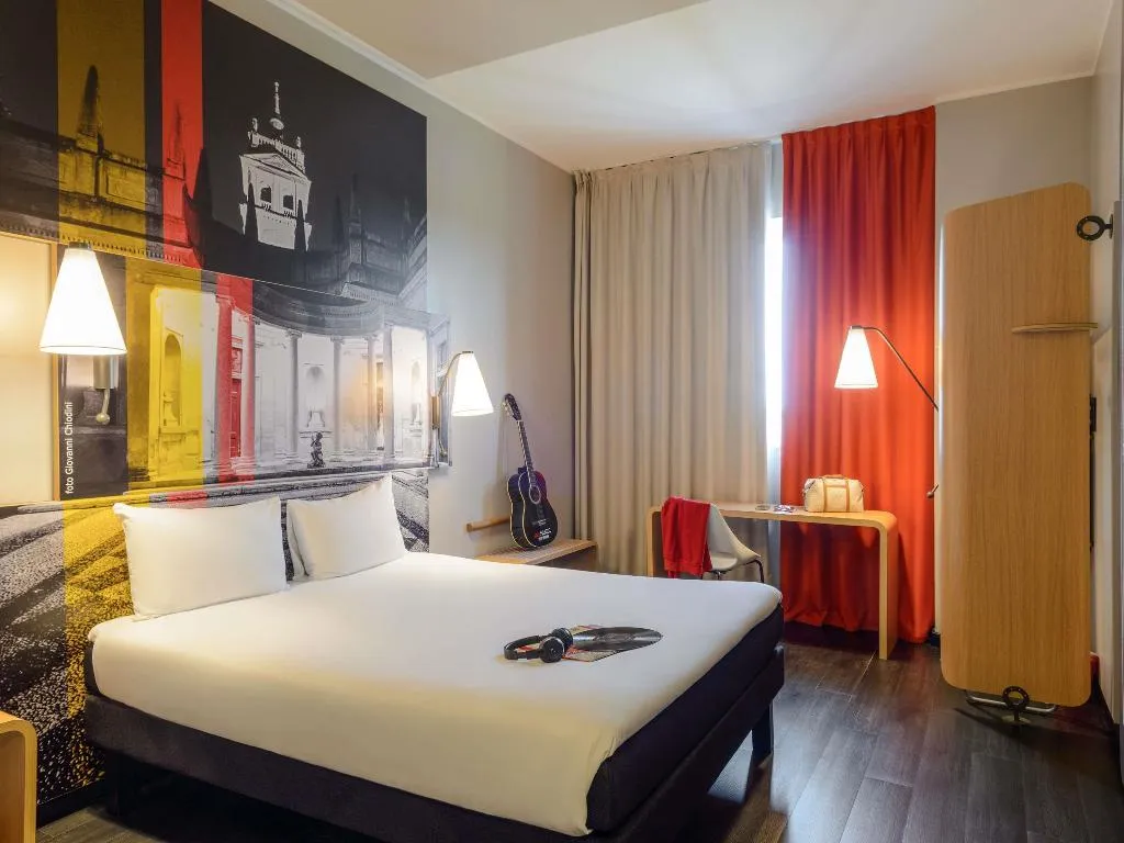 DOUBLE STANDARD Room, ibis Milano Fiera, Milan