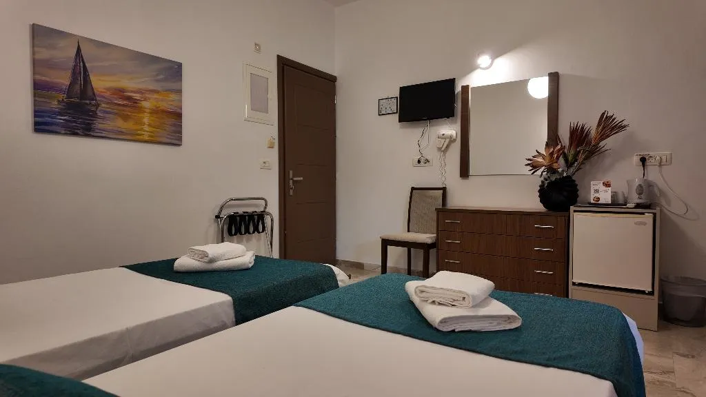 Double or Twin STANDARD Room, Mary Bill, Santorini