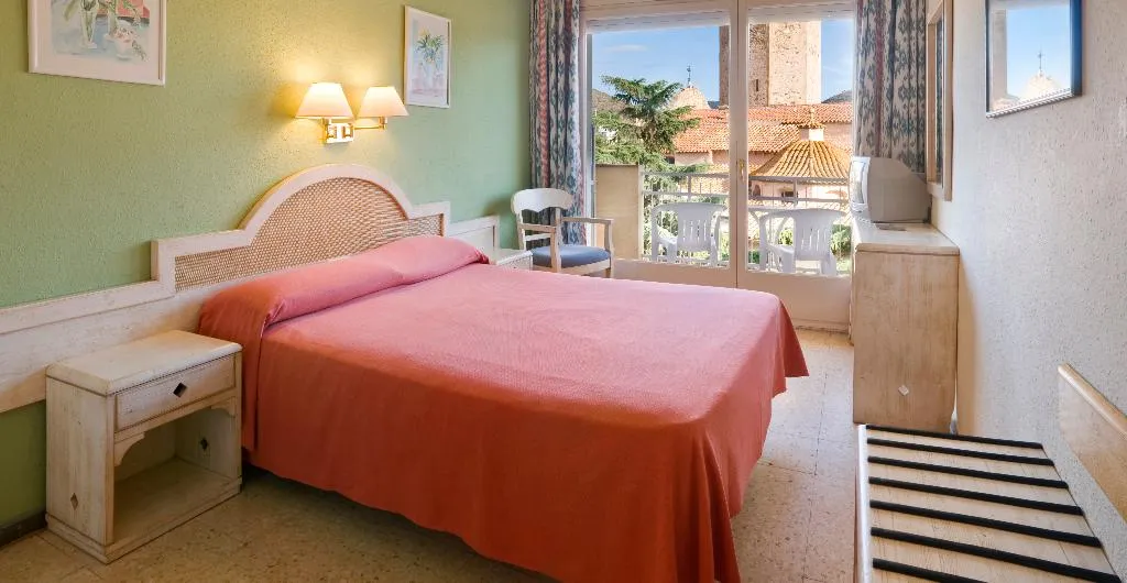 Room, Mercé, Costa Brava