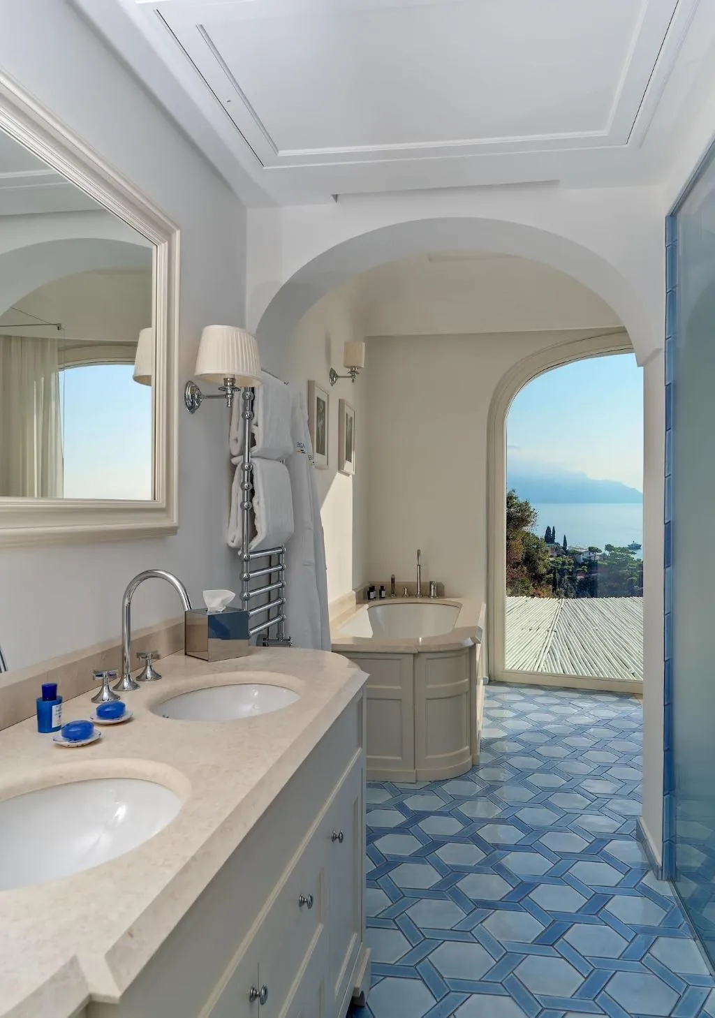 Room, Borgo Santandrea, Naples