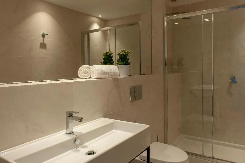 APARTMENT CAPACITY 4 TWO BEDROOMS Room, MH Apartments Central Madrid, Madrid
