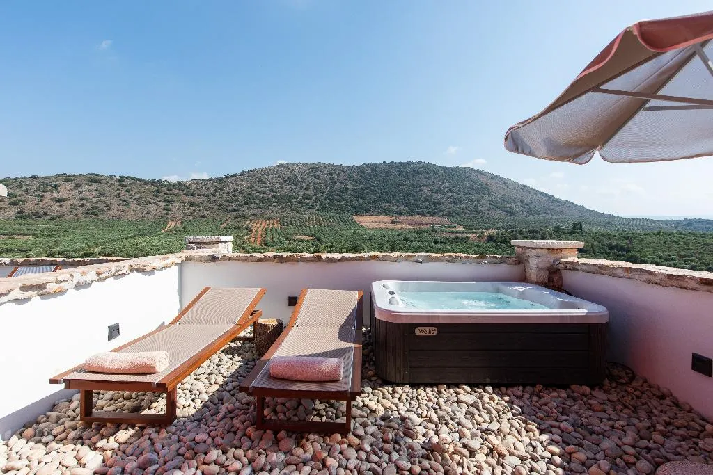SUITE WITH PRIVATE POOL Room, Lameriana Secret Village, Crete