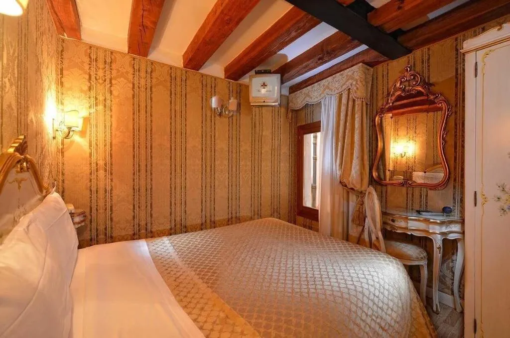 Room, Residenza San Maurizio, Venice