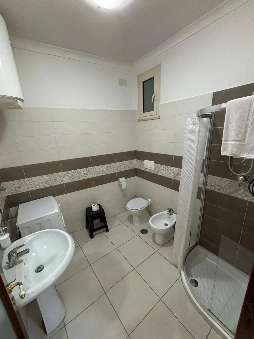 Room, Home To Fly, Naples