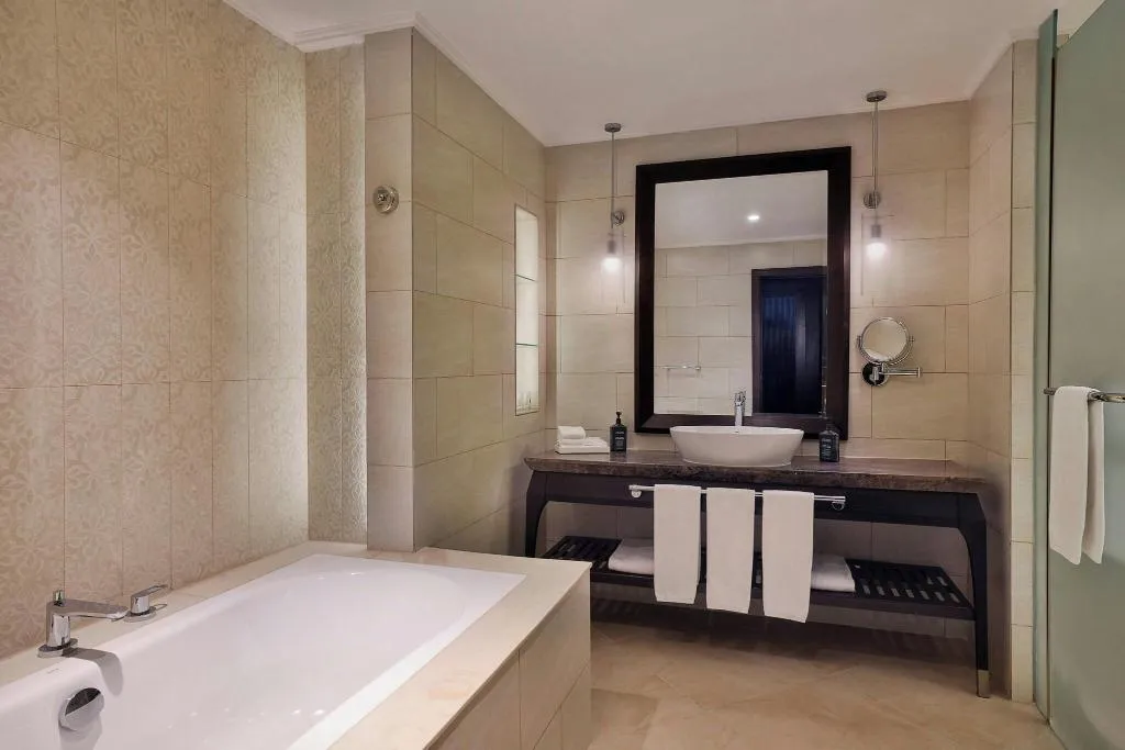 DOUBLE PREMIER SEA VIEW Room, Sheraton Sharjah Beach Resort & Spa, Dubai