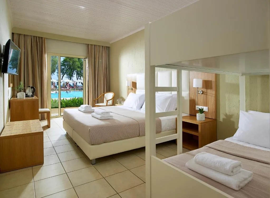 FAMILY ROOM BUNK BED Room, Malia Bay Beach Hotel & Bungalows, Crete
