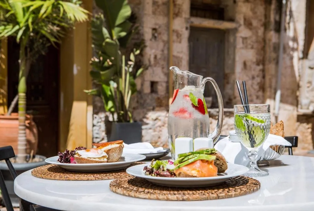 Restaurant, J&G Suites, Crete