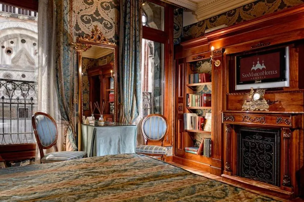 Double or Twin SUPERIOR WITH VIEWS Room, Bellevue Luxury Rooms - San Marco Luxury, Venice