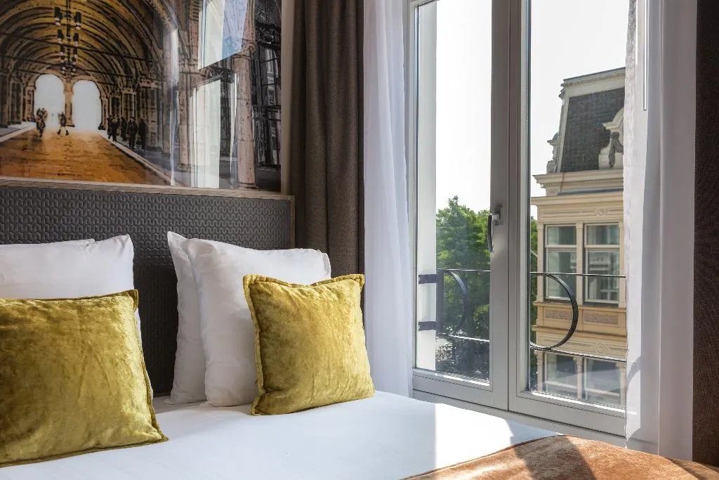 TWIN DELUXE Room, Leonardo Hotel Amsterdam Museum Quarter, Amsterdam