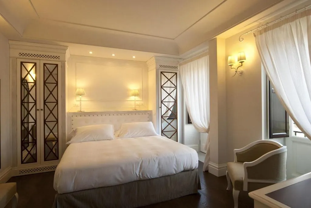 DOUBLE CLASSIC QUEEN BED Room, Villa Athena, Catania