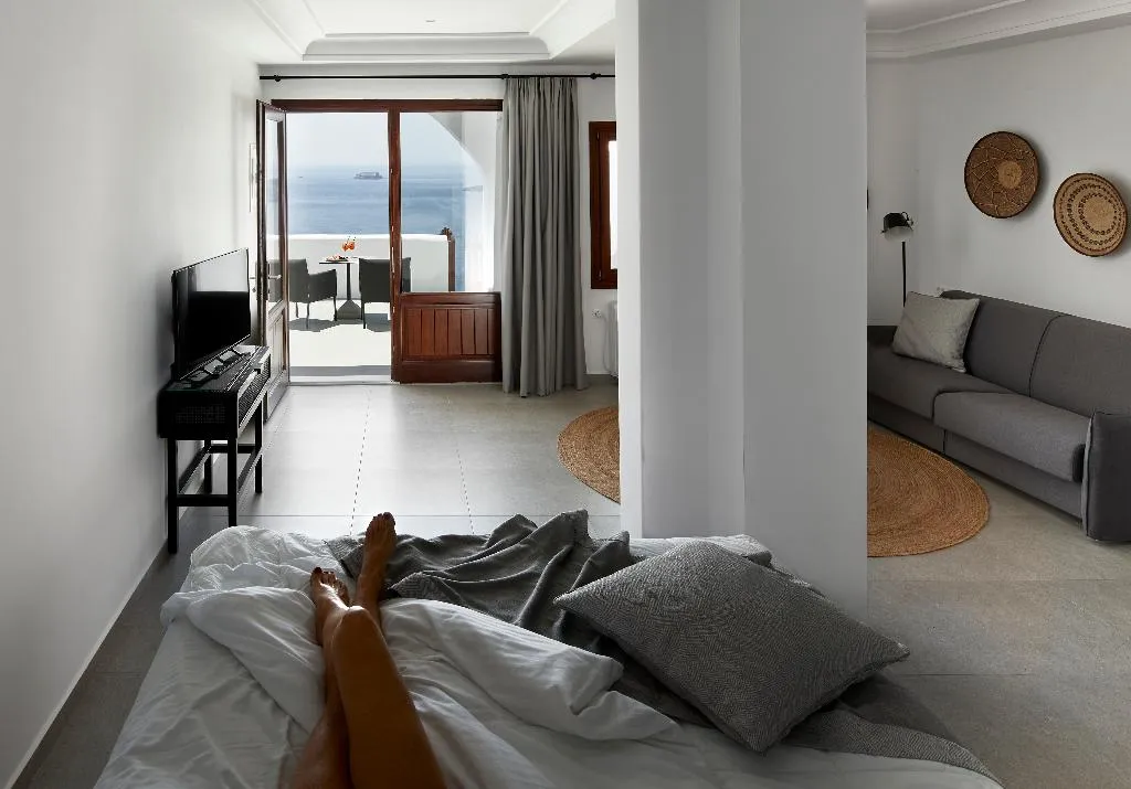 SUITE DELUXE WITH JACUZZI Room, Petit Palace, Santorini
