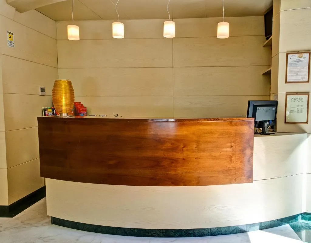 Lobby, Crosti, Rome
