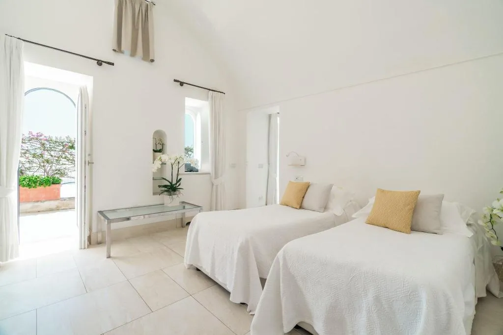 SUITE WITH PRIVATE POOL Room, Villa Magia, Naples