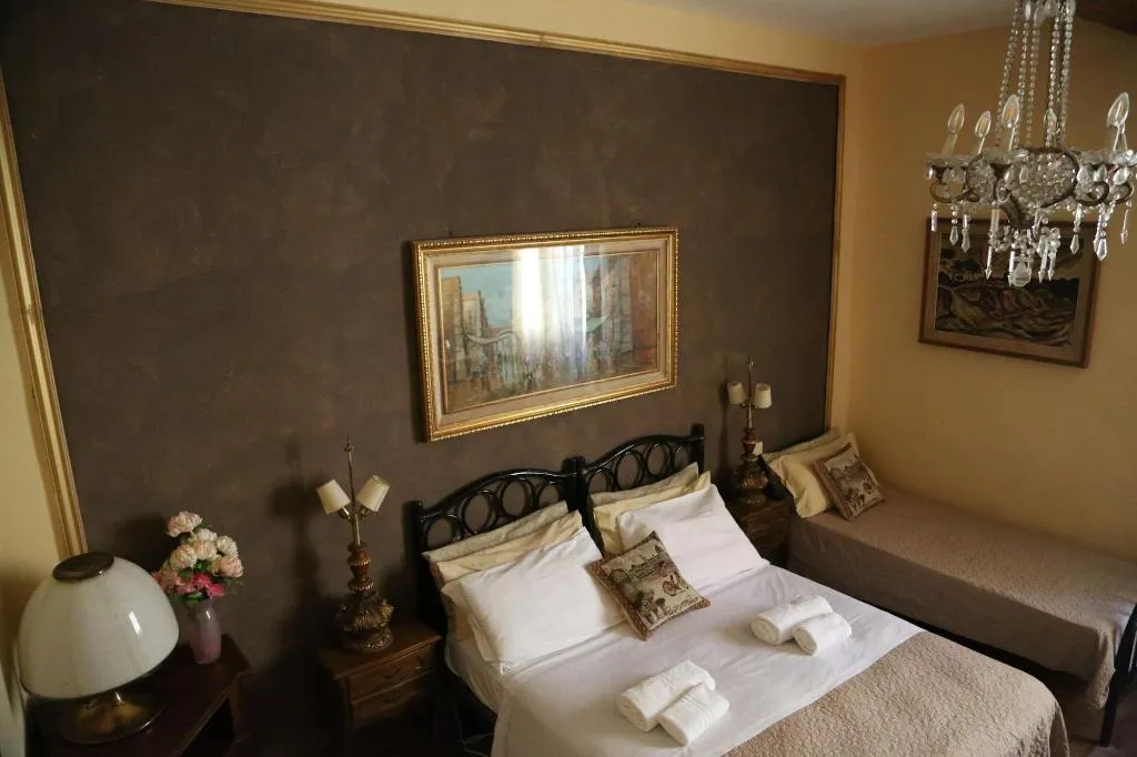 Room, Riverbanks, Florence