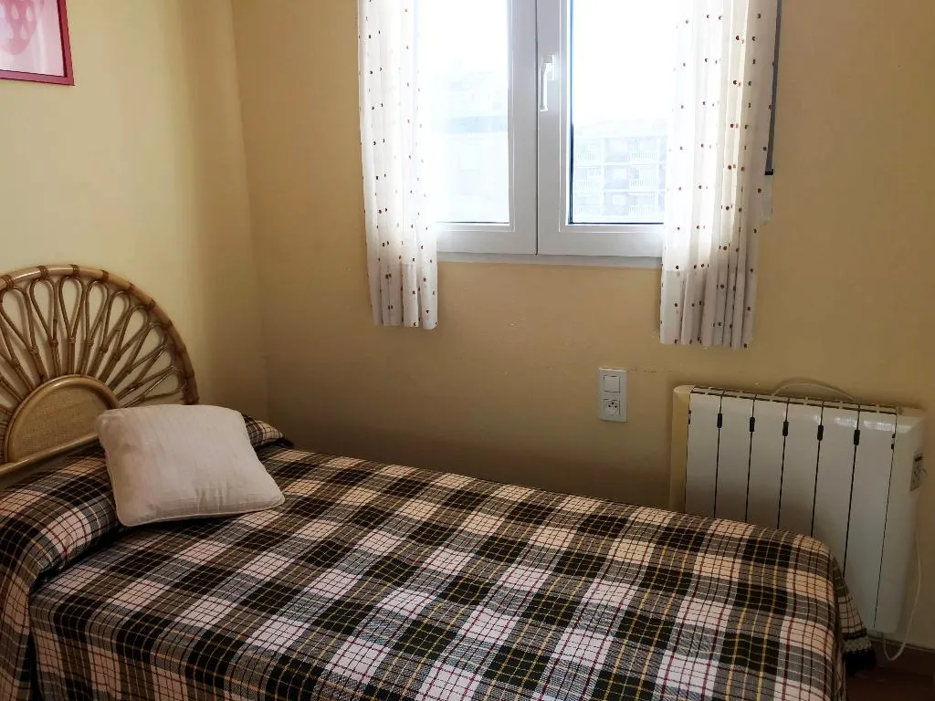 APARTMENT CAPACITY 6 THREE BEDROOM Room, Apartamentos Canet de Berenguer 3000, Valencia